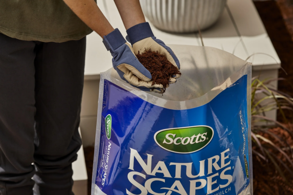 Nature Scapes Color Enhanced Mulch Sierra Red 2 Cu. Ft. - Image 2